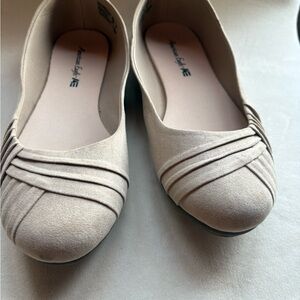 Women's American Eagle Neutral Taupe Beige Faux Suede Ballet Flats